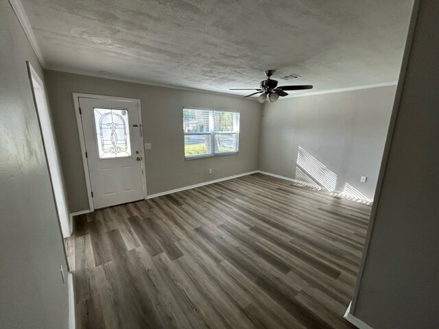 Building Photo - 1719 Shore Acres Blvd NE