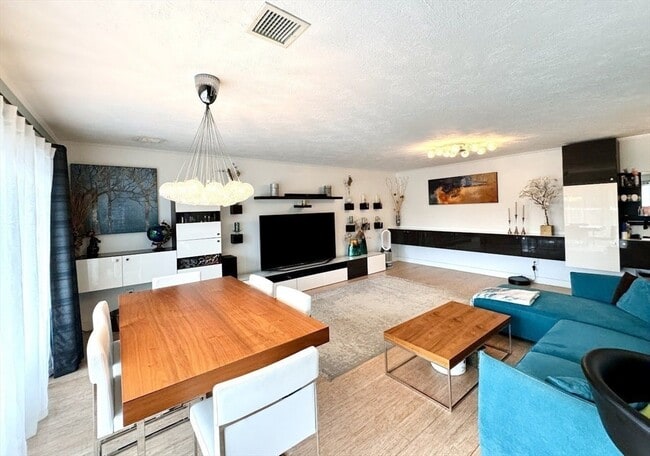 Building Photo - 1206 Greendale Ave