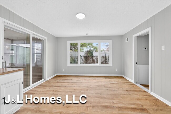 Building Photo - 1655 Westfield Dr N