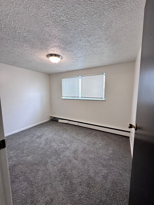 Foto del edificio - Apply Now and Secure this 2-Bedroom Apartment in Downtown Beaver!