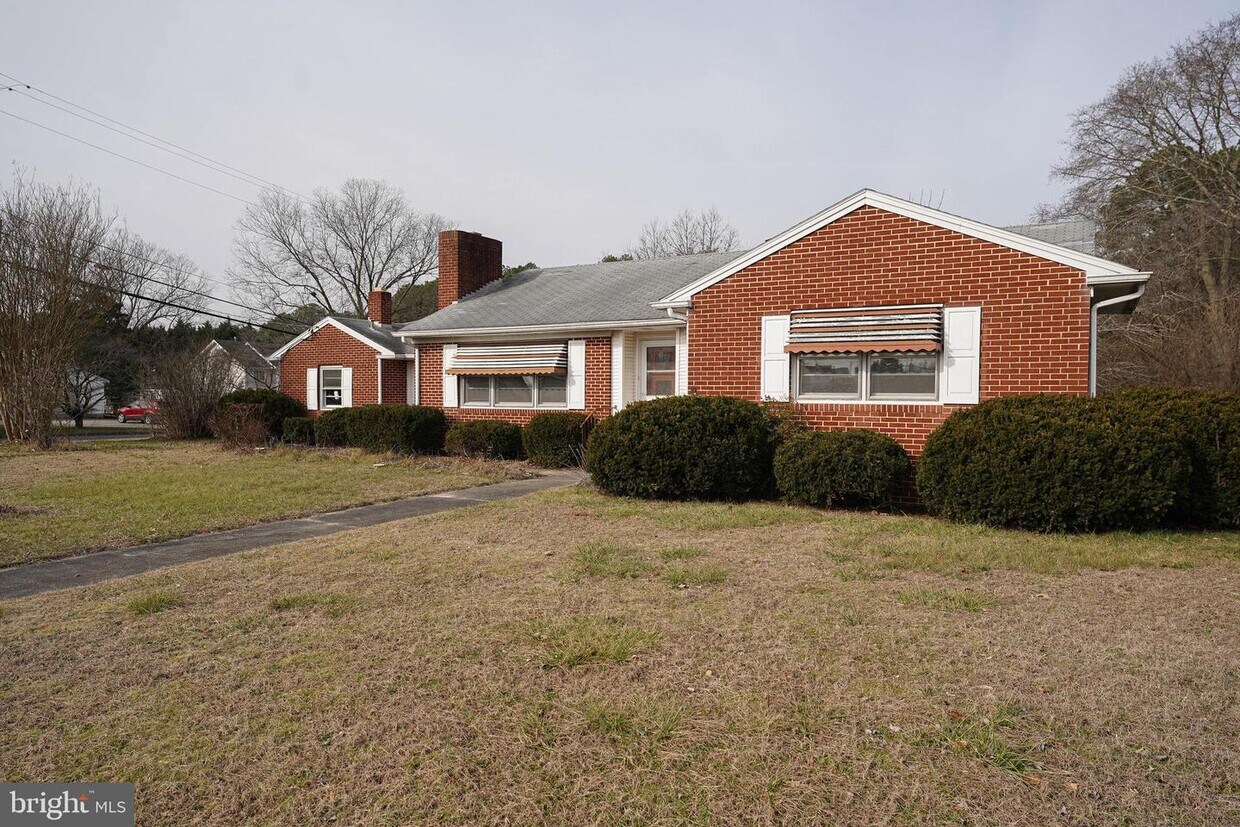 Primary Photo - 1300 Emerson Ave