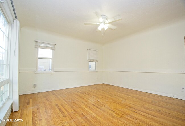 Foto del edificio - 1418 E St