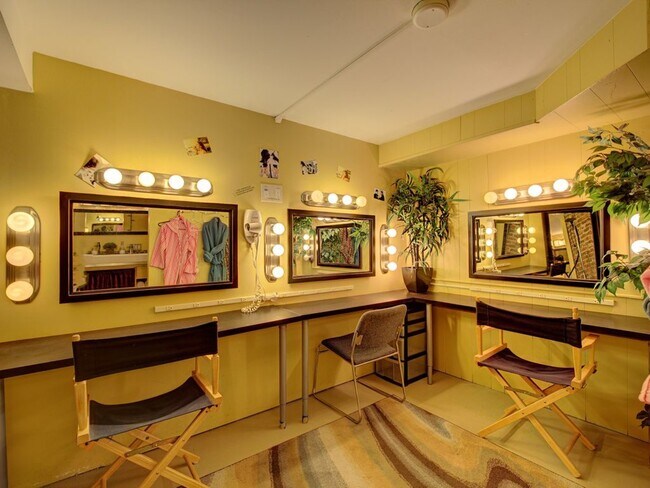 Foto del edificio - 609 10th Ave - Main Unit