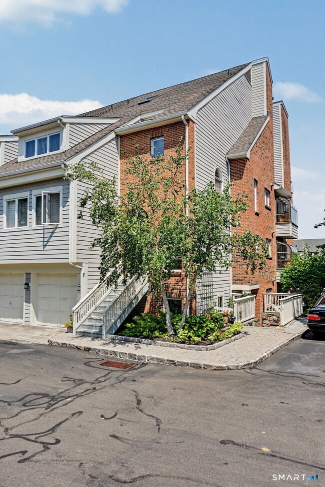 Building Photo - 123 Harbor Dr