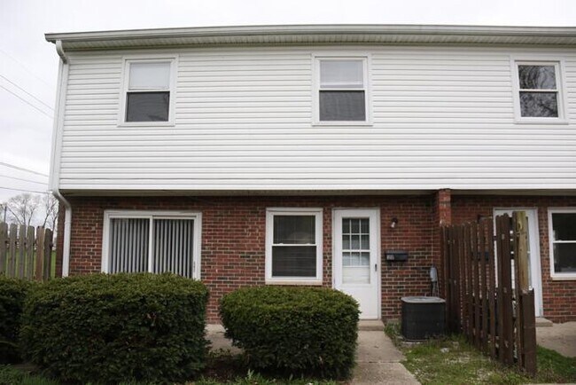 Building Photo - 1615 Winfield Park Dr