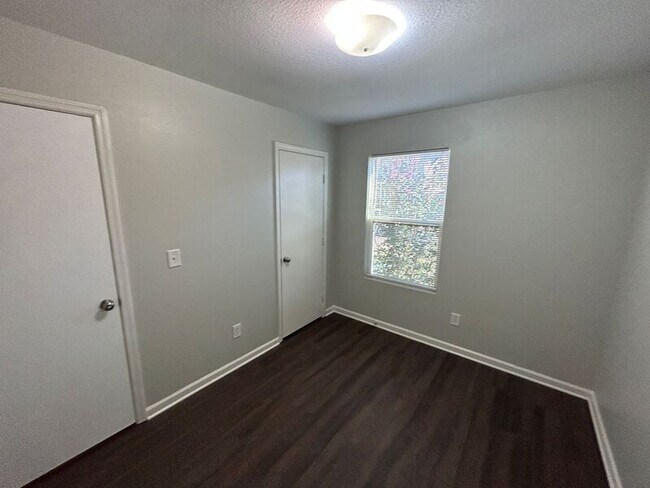 Foto del edificio - 183 Cloverbrook Dr