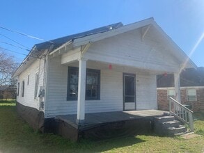 Building Photo - 129 Judy St