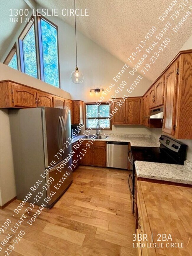 Building Photo - 1300 Leslie Cir
