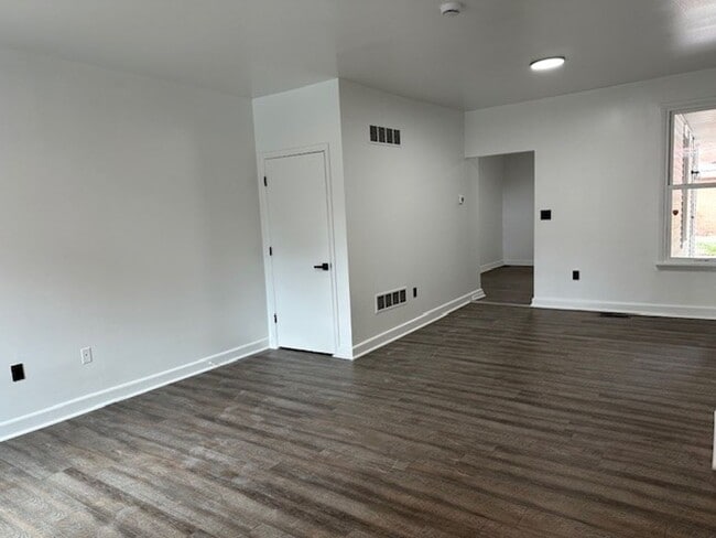 Building Photo - 1248 Derry St