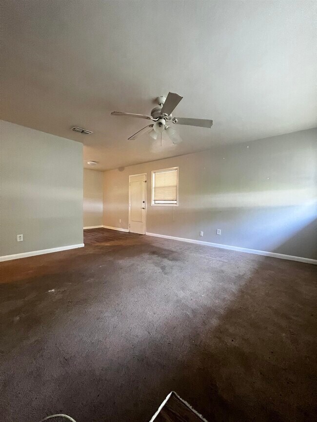 Foto del edificio - 3515 Falcon Dr