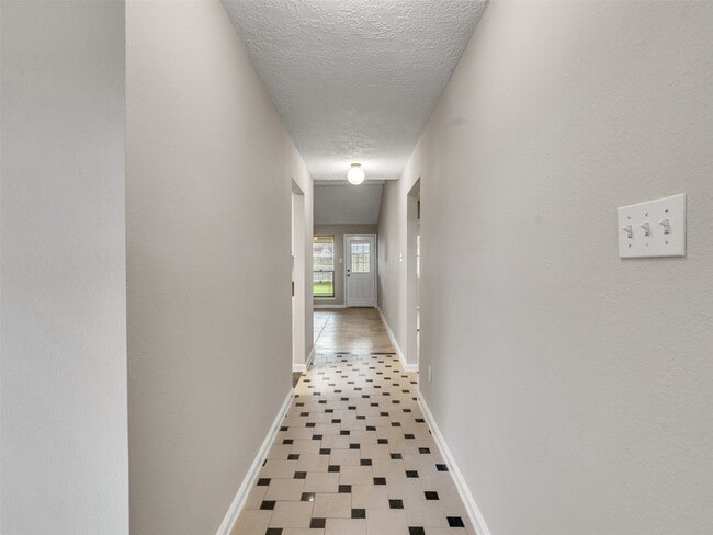 Building Photo - 10314 Staghill Dr