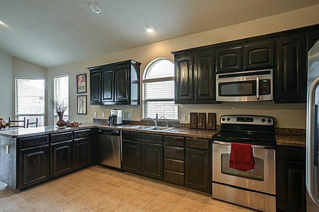 Building Photo - 3301 Hornbeam St