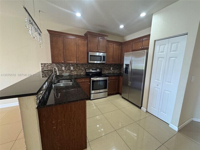 Foto del edificio - 8715 NW 98th Ave
