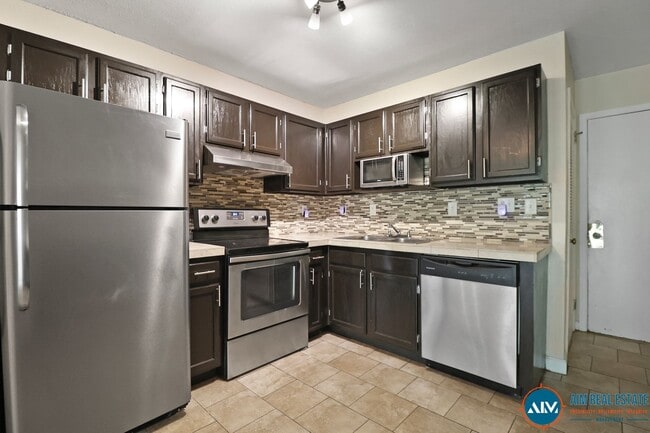 Building Photo - Move-In Ready 2 Bedroom Condo – Steps from...