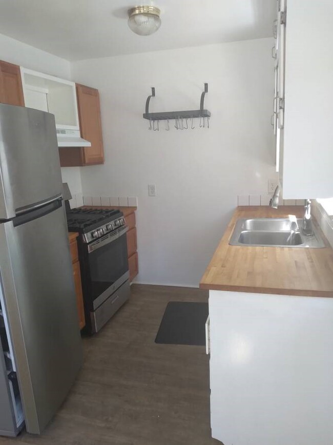 kitchen - 230 N Sierra Ave