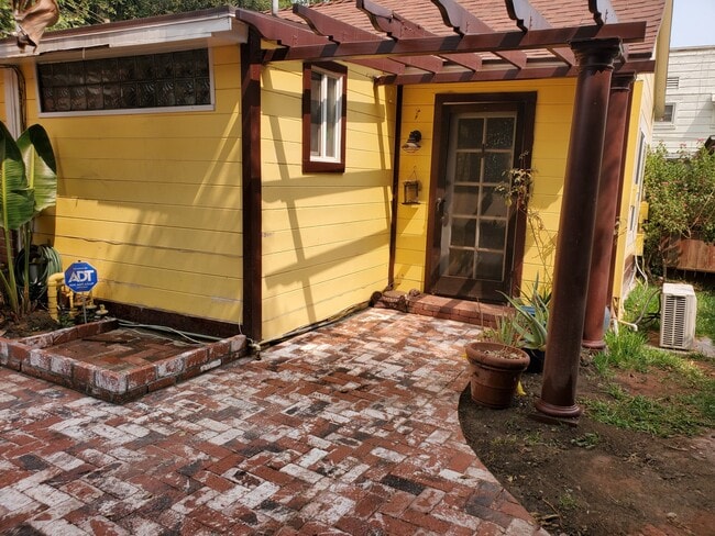 Building Photo - 741 Elmira St