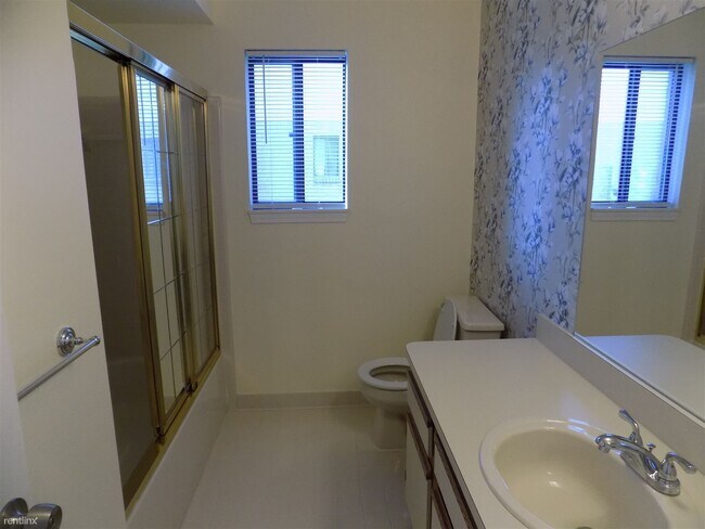 Building Photo - 2 br, 1 bath Condo - 38541 Wellington Dr