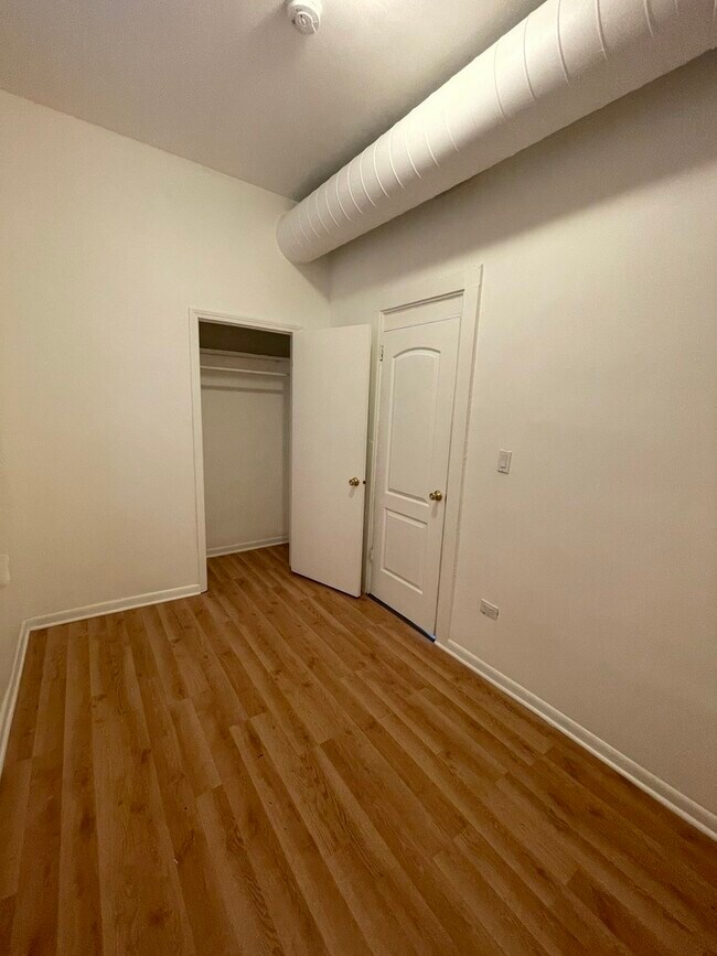 Building Photo - 1430 N Wood St