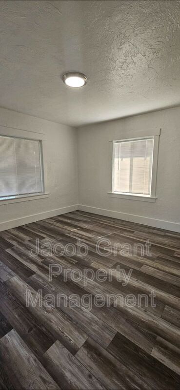 Foto del edificio - 235 West 1st Street