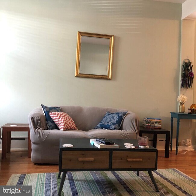 Foto del edificio - 4352 Mitchell St