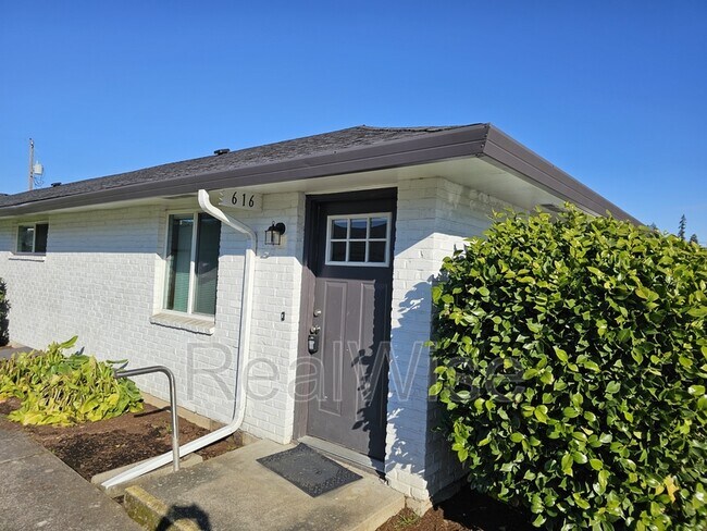 Foto del edificio - 616 NE Anderson St