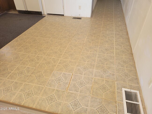 Foto del edificio - 2548 N Calle Tercero