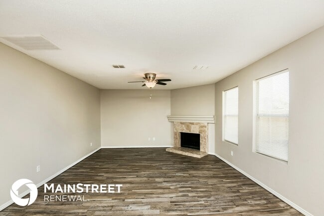 Building Photo - 8768 Stonebriar Ln