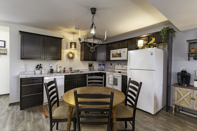 Kitchen/Dining - Pineview Townhomes