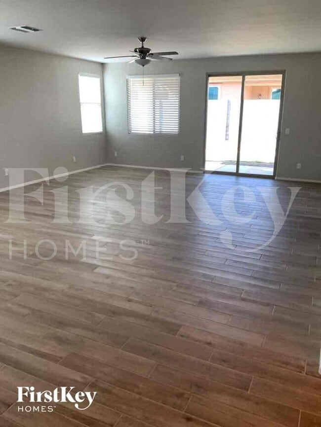 Building Photo - 18530 W Robin Ln