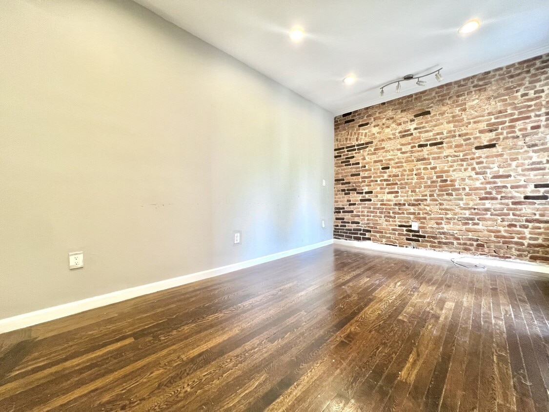 Foto principal - 541 W 150th St