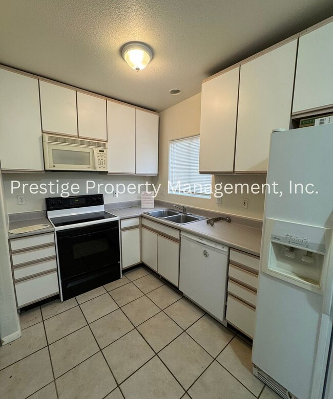 Building Photo - 4bd 2ba located in central Tucson!!!