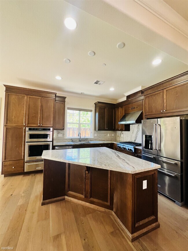 Building Photo - 4 br, 3.5 bath House - 3024 Sonsilla Lane