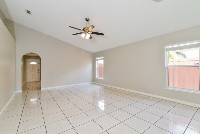 Foto del edificio - 7666 Harbor Bend Cir