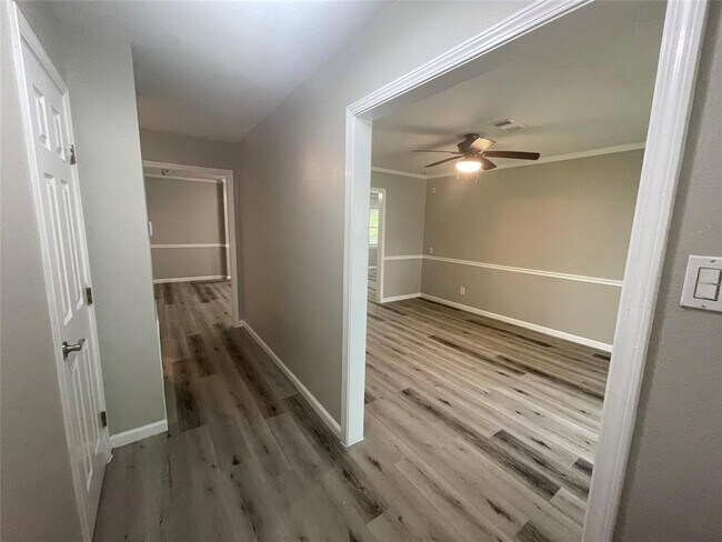 Building Photo - 1821 Dolphin Dr
