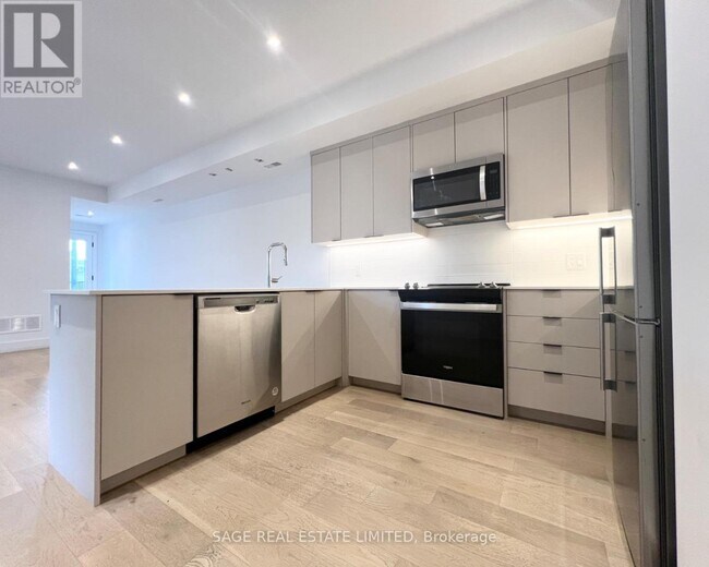 Photo du bâtiment - 909 Castlefield Ave