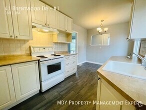 Building Photo - 41 Brentwood Dr