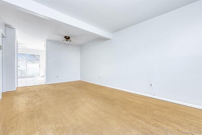 Foto del edificio - 23 Gladys Dr