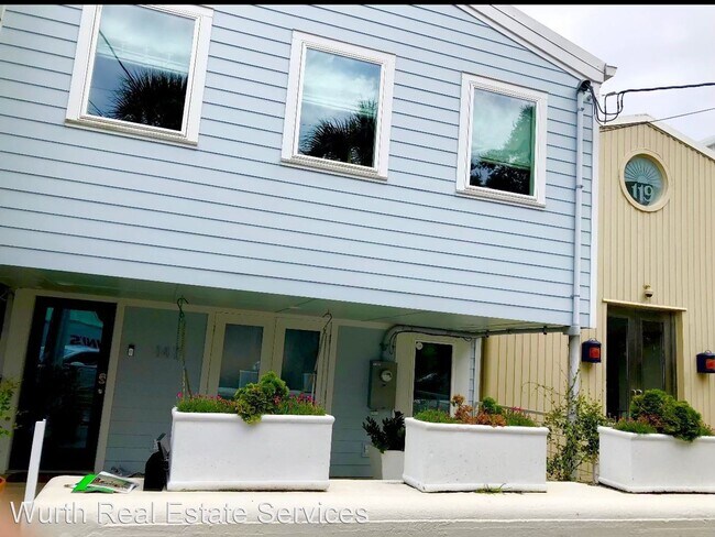 Building Photo - 2 br, 2.5 bath House - 147 North Roadway St.
