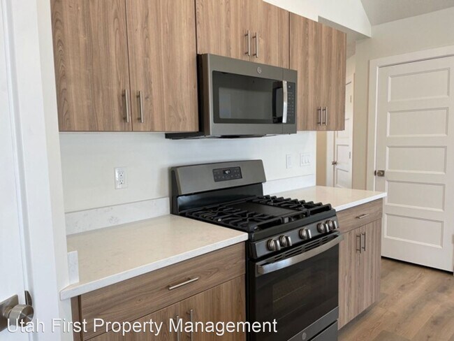 Building Photo - 3 br, 2.5 bath House - 287 W 1425 N #14