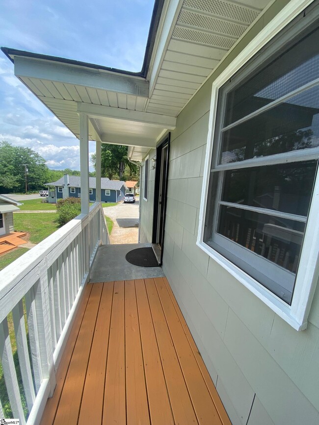 Building Photo - 134 E Jones Ave