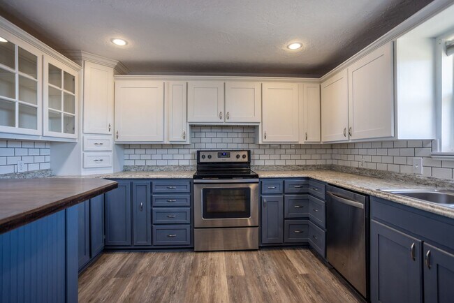 Building Photo - Single Family Home!