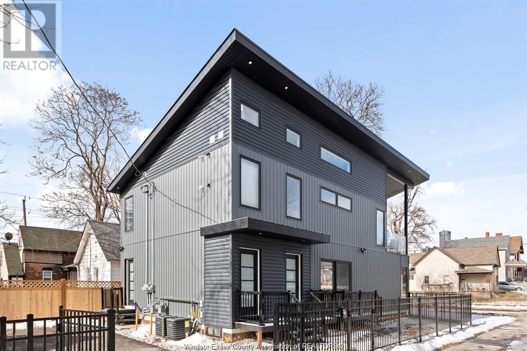 Primary Photo - 687 Assumption St