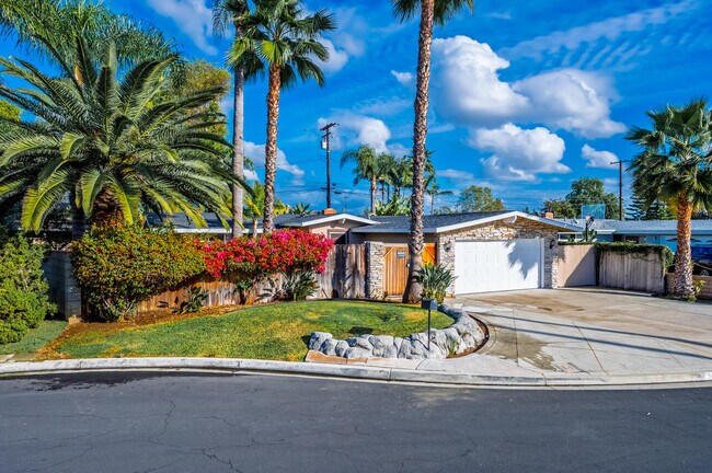 Foto del edificio - 14722 Candeda Pl