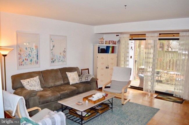 Foto del edificio - 838 Quince Orchard Blvd