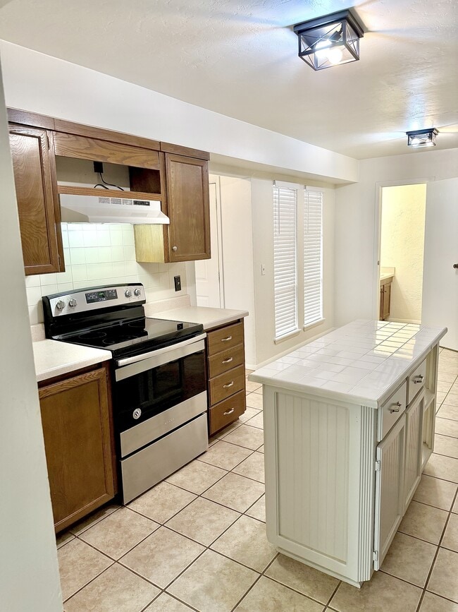 Foto del edificio - 12315 Cedar Springs Ln