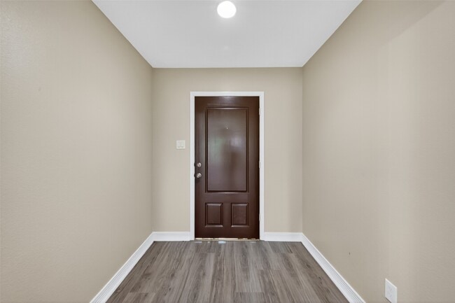Building Photo - 6906 Pembrough Ln
