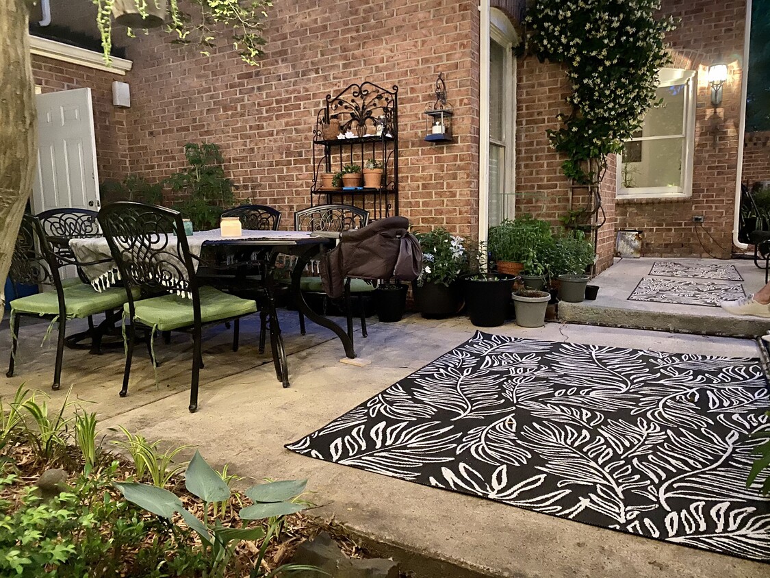 Large private brick enclosed patio - 500 N Poplar St