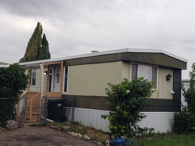 Foto del edificio - 121 Teakwood St