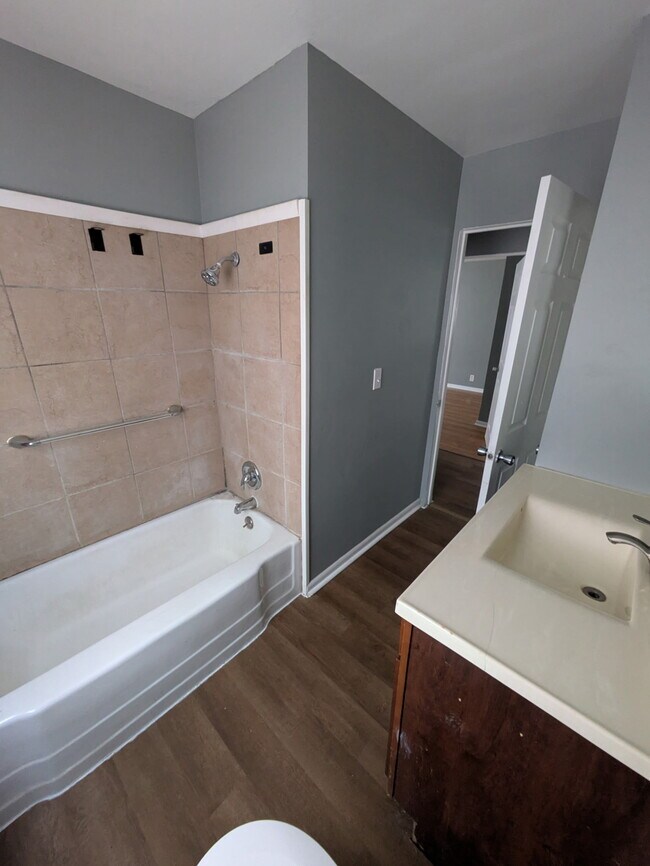 Foto del edificio - 4405 Silvis Rd