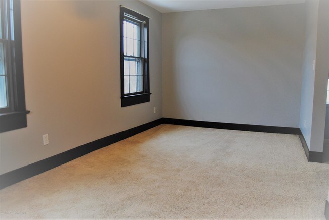 Building Photo - 304 Lareine Ave